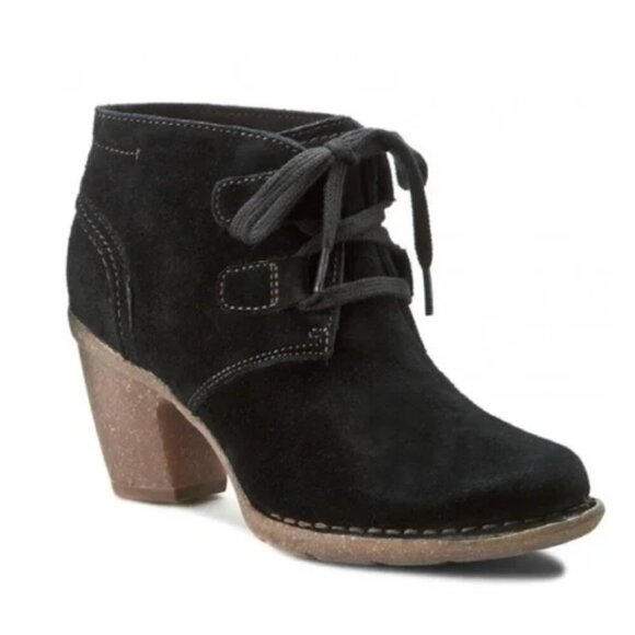 Clarks Artisian Carleta Lyon Black Suede Booties SIZE 6.5 - Picture 1 of 13